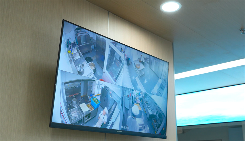 筑牢企业食堂安全屏障:食品安全智慧监管平台守护 “舌尖上的安心”(图1) 筑牢企业食堂安全屏障:食品安全智慧监管平台守护 “舌尖上的安心”(图1)