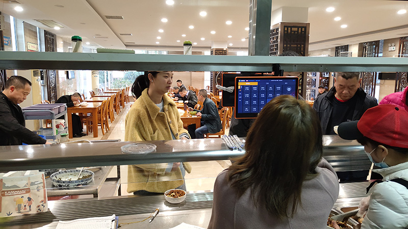 社区智慧食堂上门送餐服务体系,补齐本地独居老人就餐民生短板(图1) 社区智慧食堂上门送餐服务体系,补齐本地独居老人就餐民生短板(图1)